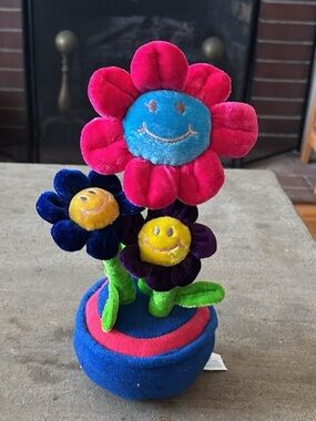 Vintage Plush Flowers Smiling Flexible in the Blue Pot 1999 DGE Carousel Toy B-2
